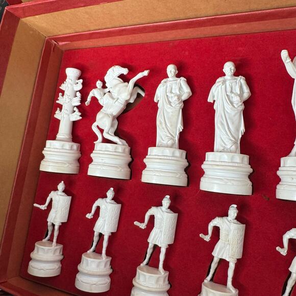 Vintage 1960s Classic Games Collector's Series Ancient Rome Chess Set (READ) - Picture 6 of 9